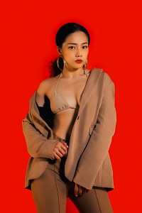 モデル　女性
